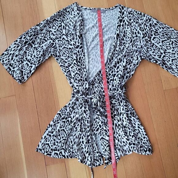 black & white leopard print robe shorter length y2k inspired maximalist cozy lou - Picture 5 of 7